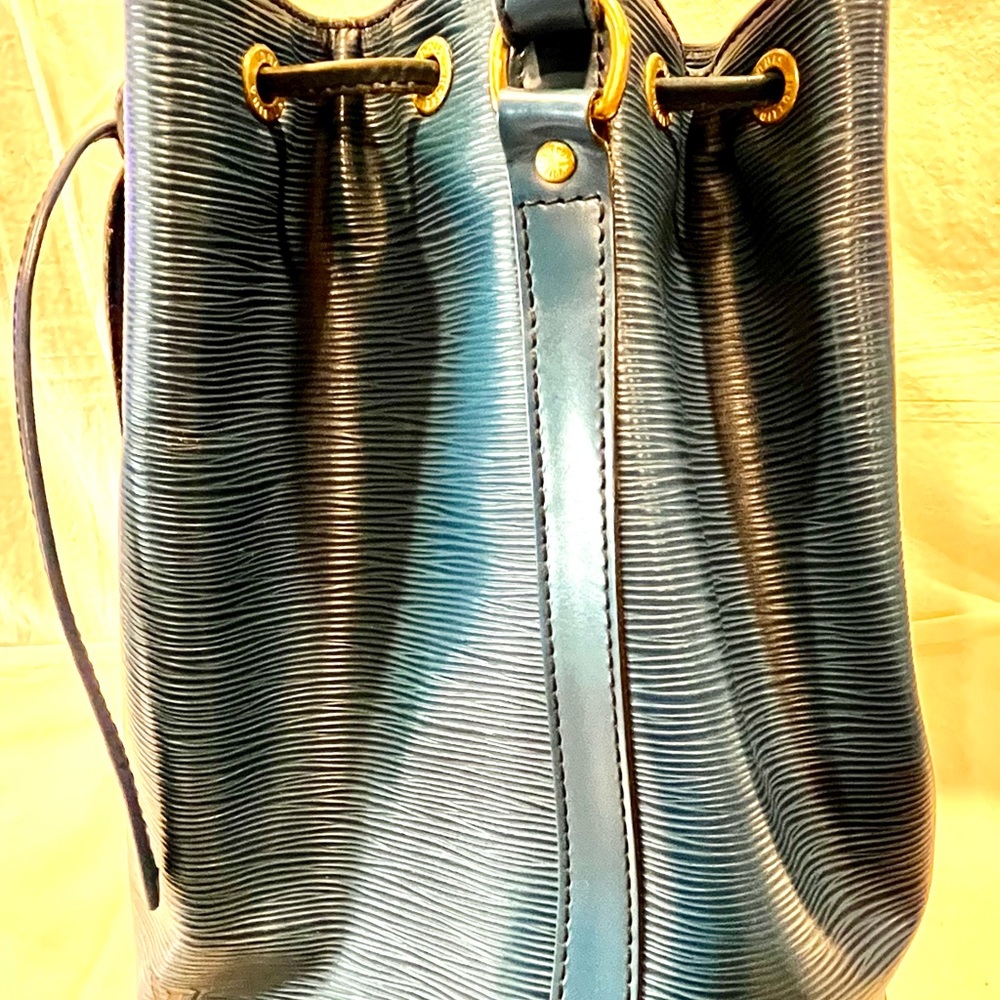 Striking Louis Vuitton Blue Epi Noe Bucket/ Shoulder Bag w/ Leather Tie Closure - Picture 8 of 11